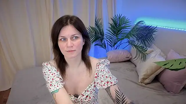 Snapshot of TinaMelt chatting on October 12, 6:53 pm TinaMelt online show from October 12, 6:53 pm
