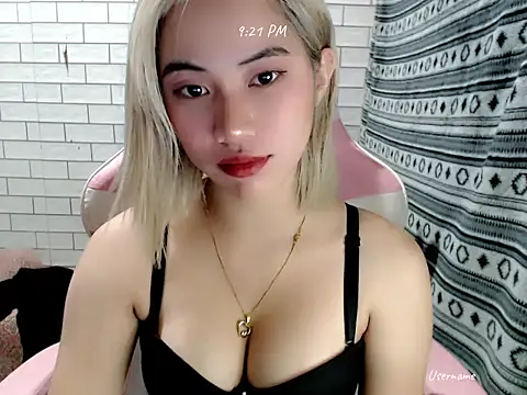 Rainea149 online show from October 28, 1:21 pm