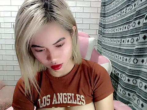 Rainea149 online show from November 3, 5:01 am