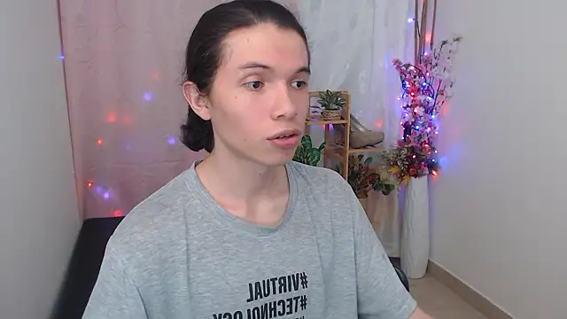 Xoxo Smiles online show from February 9, 10:30 pm