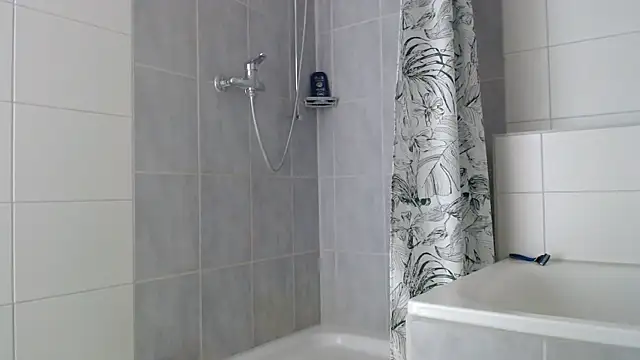 Snapshot of Hijuga chatting on November 30, 11:33 am Hijuga online show from November 30, 11:33 am