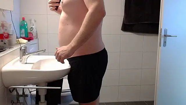 Snapshot of Hijuga chatting on October 12, 10:05 am Hijuga online show from October 12, 10:05 am