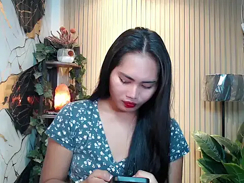 Snapshot of sluttyprincess0 chatting on October 24, 11:04 pm sluttyprincess0 online show from October 24, 11:04 pm