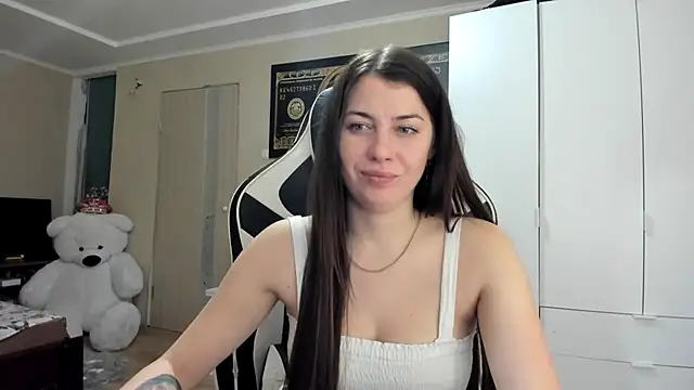 Snapshot of EmiLovsi chatting on October 13, 7:37 pm EmiLovsi online show from October 13, 7:37 pm