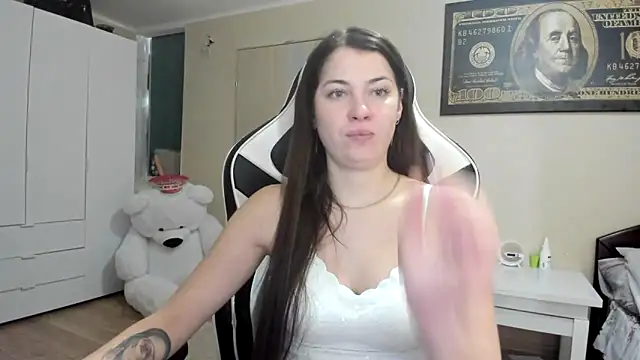 Snapshot of EmiLovsi chatting on October 9, 7:36 pm EmiLovsi online show from October 9, 7:36 pm