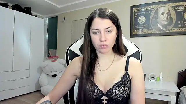 Snapshot of EmiLovsi chatting on October 10, 4:52 pm EmiLovsi online show from October 10, 4:52 pm