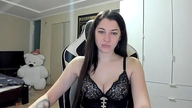 Snapshot of EmiLovsi chatting on November 15, 11:20 pm EmiLovsi online show from November 15, 11:20 pm