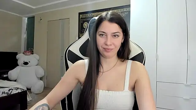 Snapshot of EmiLovsi chatting on October 12, 7:26 pm EmiLovsi online show from October 12, 7:26 pm