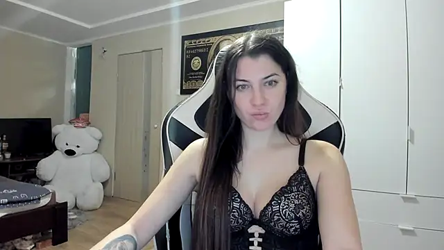 Snapshot of EmiLovsi chatting on November 16, 9:41 pm EmiLovsi online show from November 16, 9:41 pm