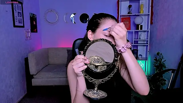 eva smiith  online show from June 2, 5:40 am