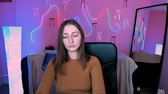 eva smiith  online show from March 11, 6:51 am