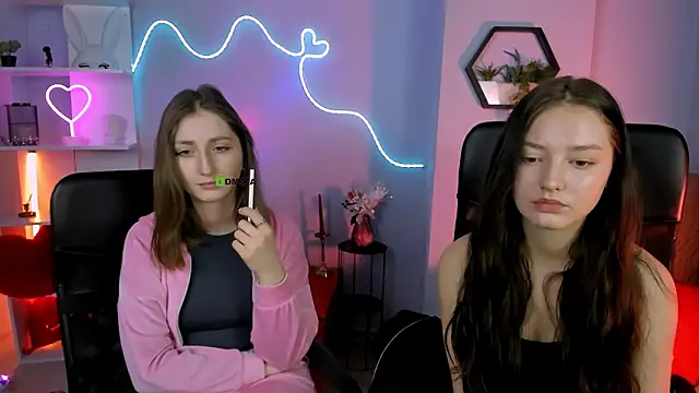 eva smiith  online show from February 5, 7:15 am