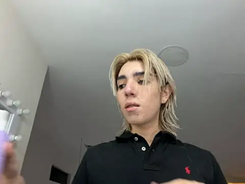 Snapshot of Noah_Bells chatting on May 12, 1:06 pm Noah Bells online show from May 12, 1:06 pm