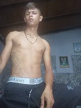 Snapshot of God_Eros_23cm chatting on July 11, 11:27 pm God Eros 23cm online show from July 11, 11:27 pm