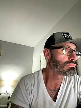 Snapshot of drew873 chatting on December 4, 8:46 am drew873 online show from December 4, 8:46 am