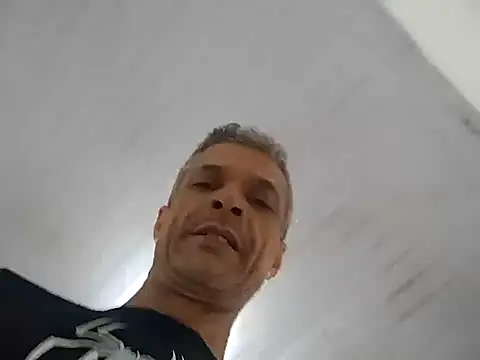 Snapshot of BrenoAvelar chatting on June 26, 5:08 pm BrenoAvelar online show from June 26, 5:08 pm