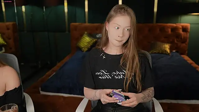 Esmie Smile online show from December 4, 12:15 pm