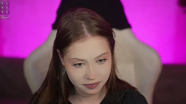 Esmie Smile online show from May 27, 1:57 am