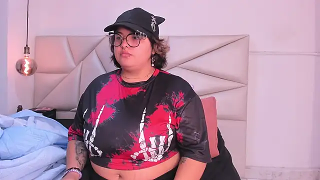 lulukawai16 online show from April 8, 7:04 pm