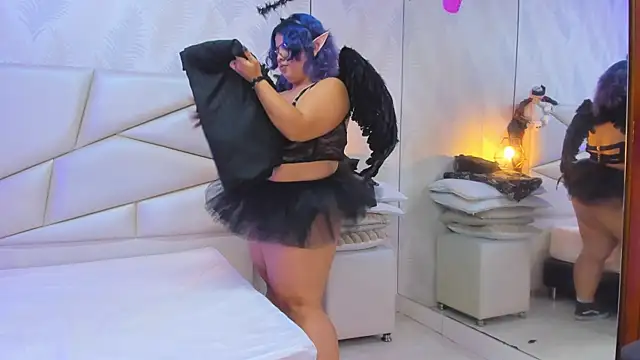 lulukawai16 online show from October 31, 7:10 pm