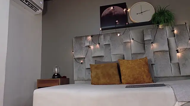 RiriiBrunette   online show from April 13, 7:29 pm