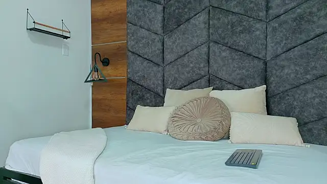 RiriiBrunette   online show from December 3, 7:57 pm