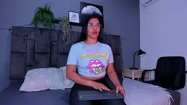 RiriiBrunette   online show from November 4, 7:39 pm