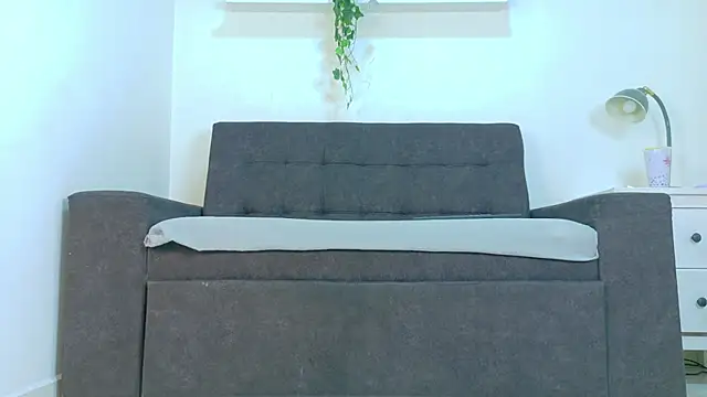 Snapshot of RiriiBrunette__ chatting on June 19, 7:52 pm RiriiBrunette online show from June 19, 7:52 pm