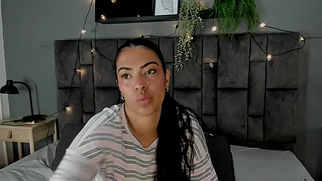 RiriiBrunette   online show from November 1, 8:03 pm