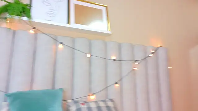 RiriiBrunette   online show from December 19, 8:00 pm