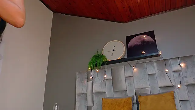 Snapshot of RiriiBrunette__ chatting on July 3, 1:50 pm RiriiBrunette online show from July 3, 1:50 pm