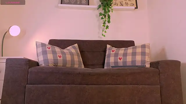 RiriiBrunette   online show from March 31, 7:38 pm