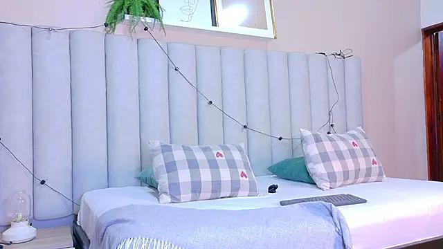 RiriiBrunette   online show from February 9, 8:40 pm