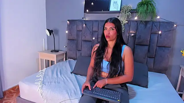 RiriiBrunette   online show from November 6, 7:29 pm