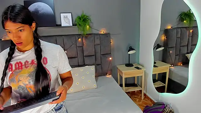 RiriiBrunette   online show from November 20, 7:36 pm