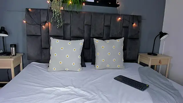 RiriiBrunette   online show from September 15, 7:47 pm