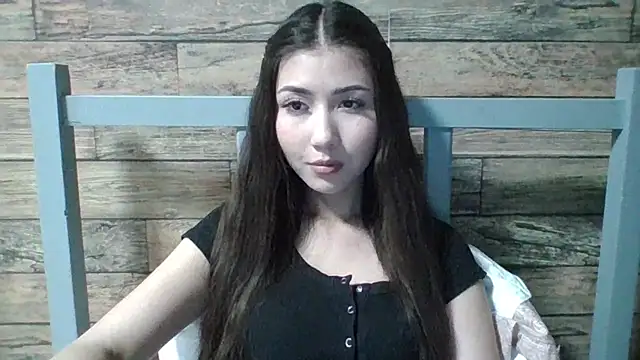 Virginia Hicks online show from October 20, 6:19 pm