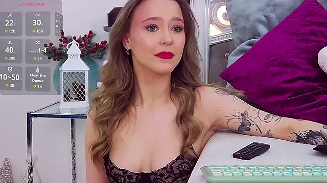 Snapshot of EvaMenders chatting on December 14, 4:34 pm EvaMenders online show from December 14, 4:34 pm