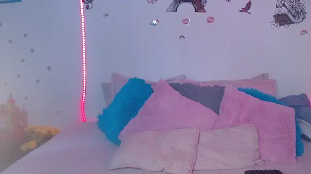 mia blue01 online show from September 30, 8:26 pm