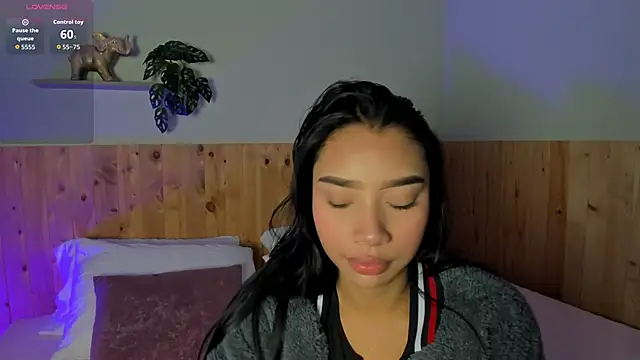 Snapshot of MissPocahontass chatting on October 24, 11:31 am MissPocahontass online show from October 24, 11:31 am