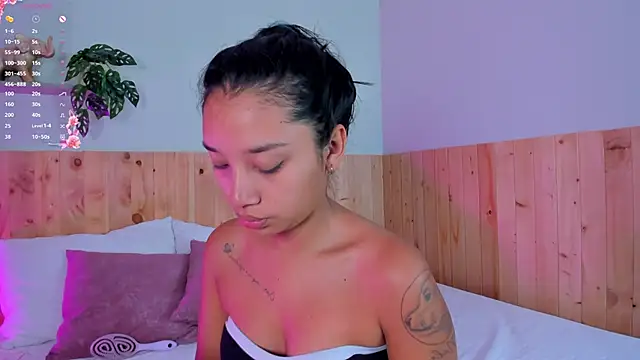 Snapshot of MissPocahontass chatting on October 27, 11:44 am MissPocahontass online show from October 27, 11:44 am