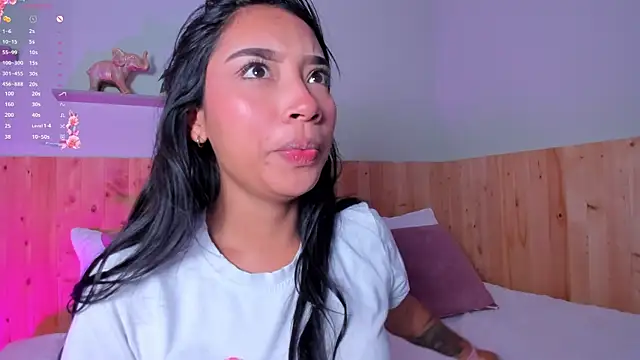 Snapshot of MissPocahontass chatting on October 30, 11:41 am MissPocahontass online show from October 30, 11:41 am