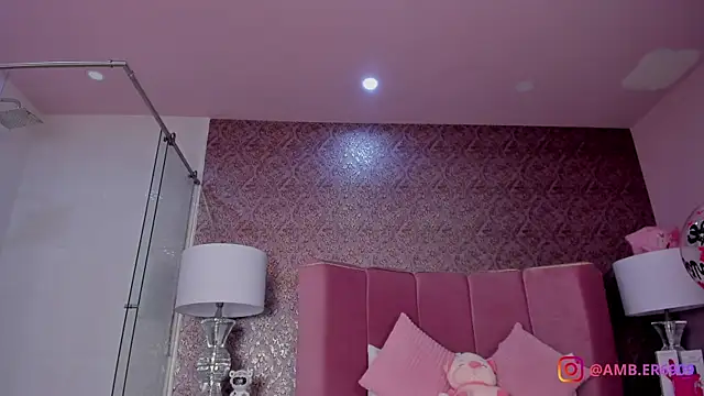 Snapshot of amber_sparkle chatting on May 22, 1:09 pm amber sparkle online show from May 22, 1:09 pm