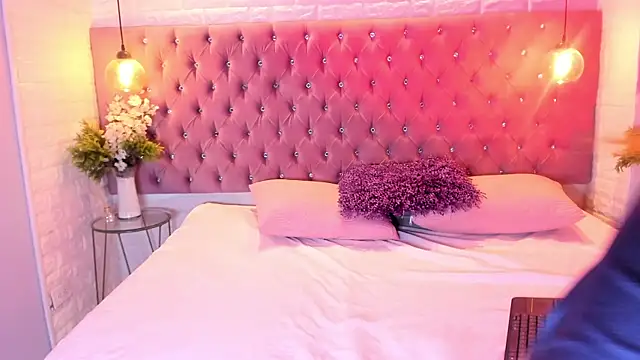 amber sparkle online show from October 13, 12:40 pm