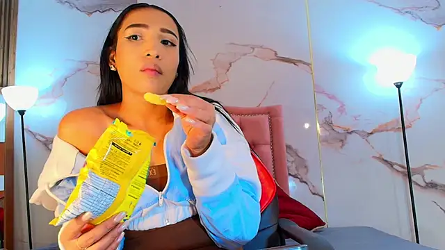 Snapshot of AlyaThompson chatting on February 14, 4:13 am AlyaThompson online show from February 14, 4:13 am