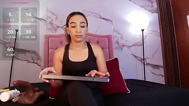 AlyaThompson online show from October 16, 4:10 am
