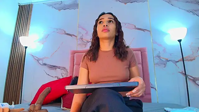 AlyaThompson online show from November 28, 4:23 am