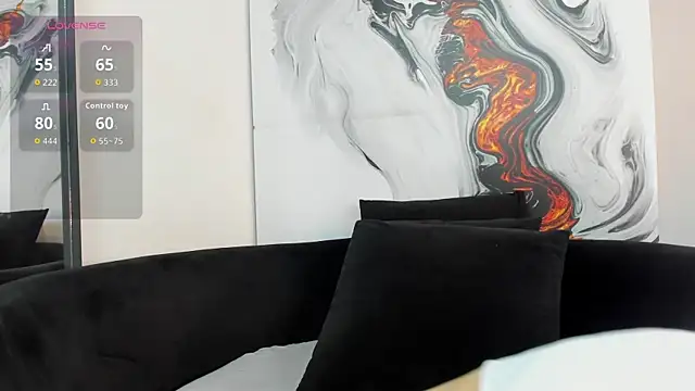 Snapshot of Charlottegray_1 chatting on October 4, 3:52 am Charlottegray 1 online show from October 4, 3:52 am