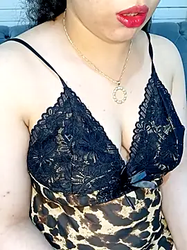 Snapshot of Queen-15 chatting on November 22, 6:12 am Queen-15 online show from November 22, 6:12 am