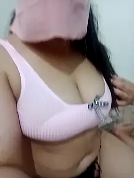 Snapshot of Queen-15 chatting on October 28, 11:58 pm Queen-15 online show from October 28, 11:58 pm